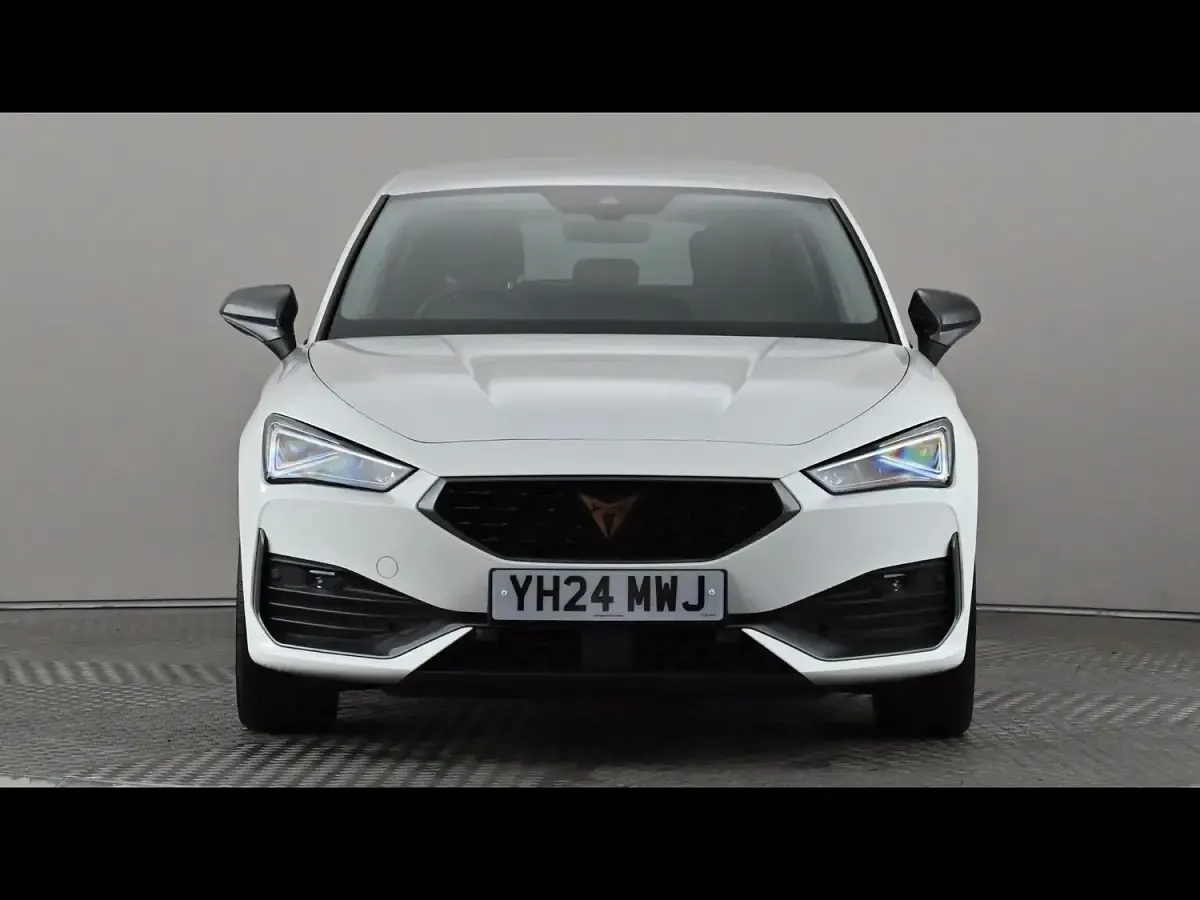 Used Cupra Leon 150 HP (110 kW) 2024 White Hatchback