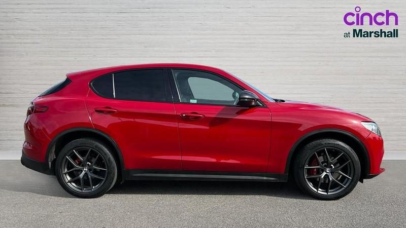 Used Alfa Romeo Stelvio 210 HP (154 kW) 2017 Red SUV