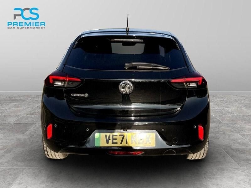 Second-hand Vauxhall Corsa-e Elite 100 kW (136 CP) 2021 Negru Hatchback