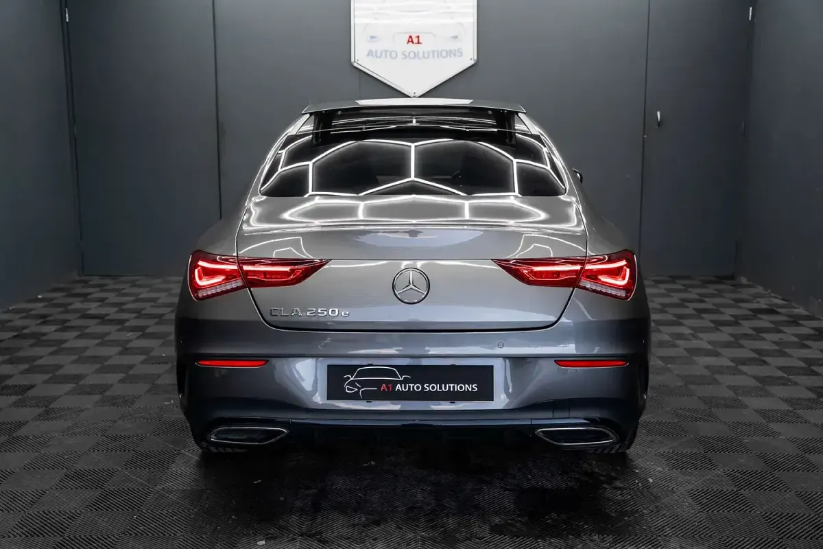 Begagnad Mercedes CLA250 AMG Line Premium Plus 2023 Grå Sedan