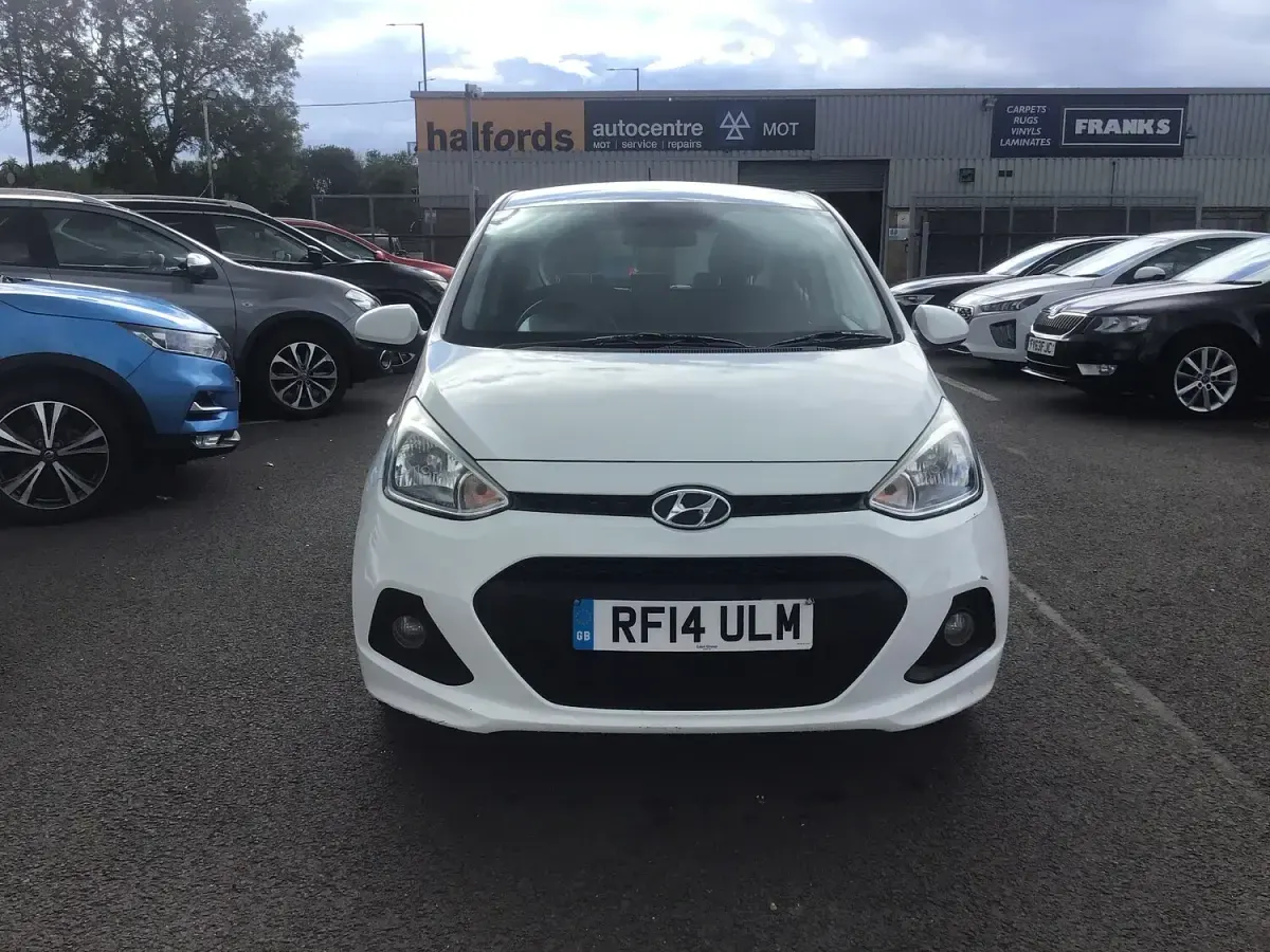 Used Hyundai i10 SE 2014 White Hatchback