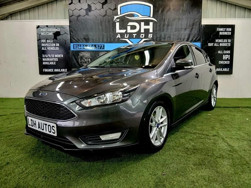 Used Ford Focus Zetec 125 HP (91 kW) 2015 Grey Hatchback