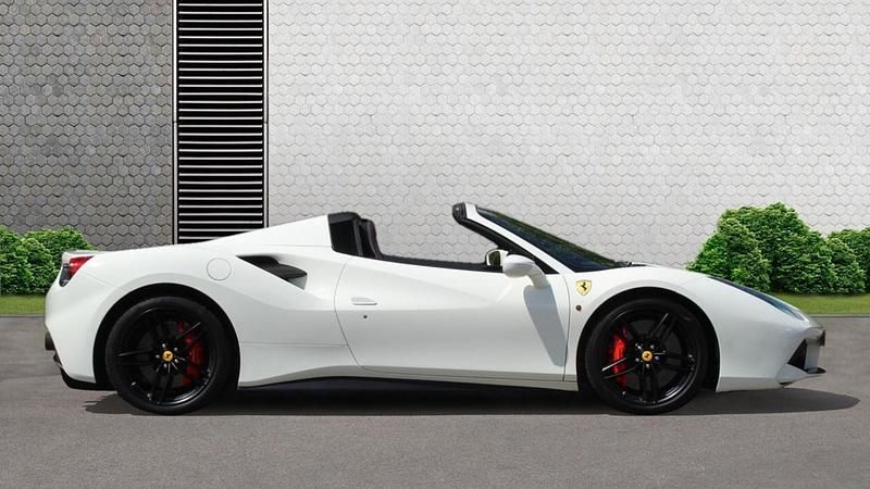 Used Ferrari 488 670 HP (492 kW) 2018 White Cabriolet