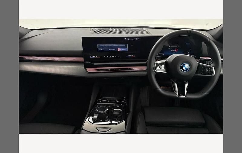 Used BMW 530e M Sport 299 HP (219 kW) 2025 White Estate
