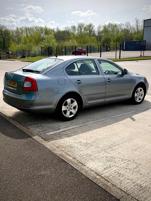 Begagnad Skoda Octavia Elegance 2012 Grå Halvkombi