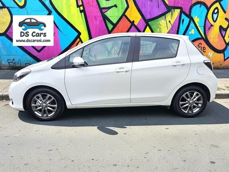 Used Toyota Yaris Multidrive S 2014 White Hatchback