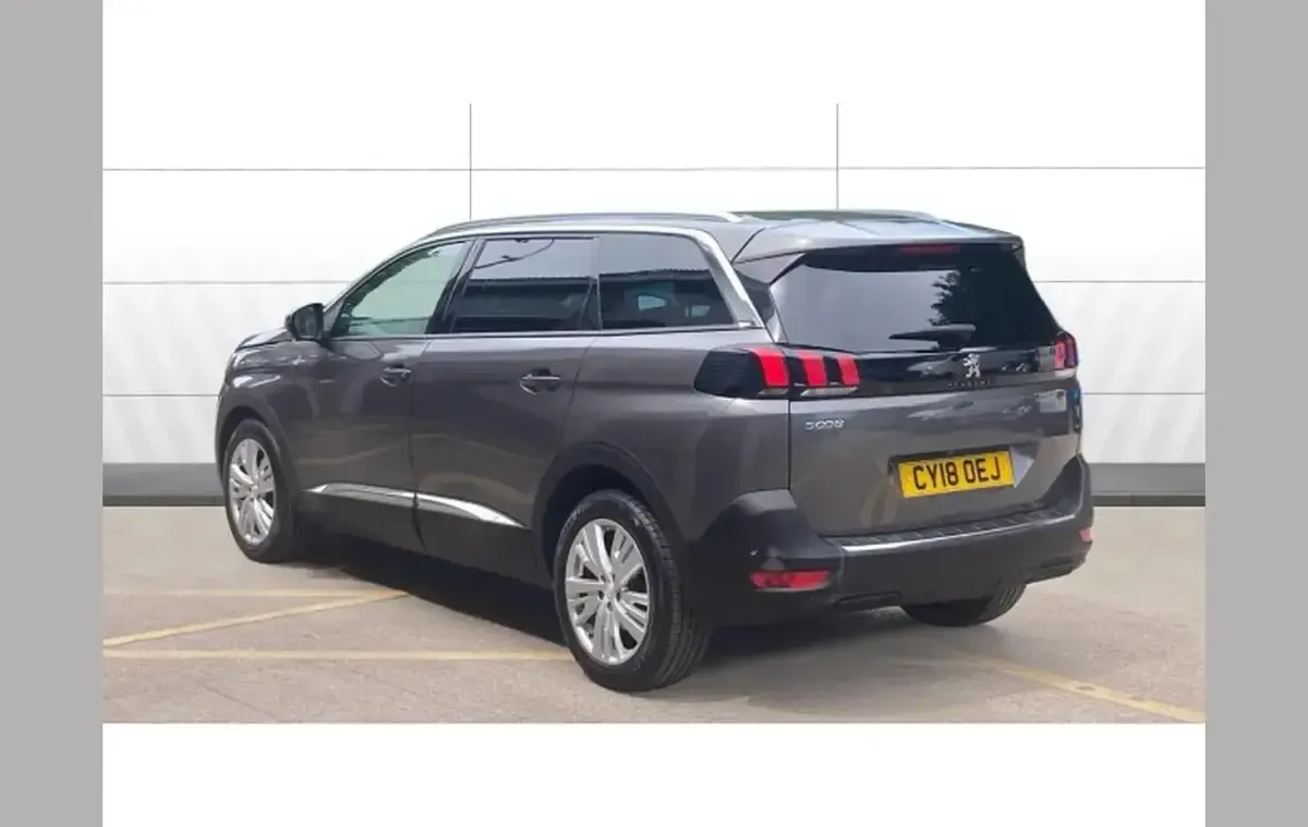Used Peugeot 5008 Allure 130 HP (95 kW) 2018 Grey SUV