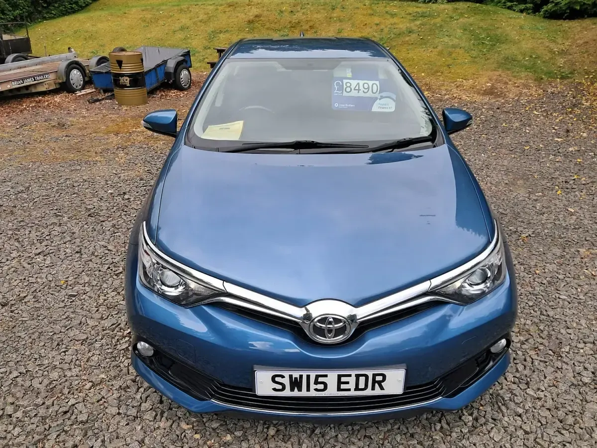 Used Toyota Auris 116 HP (85 kW) 2015 Blue Hatchback