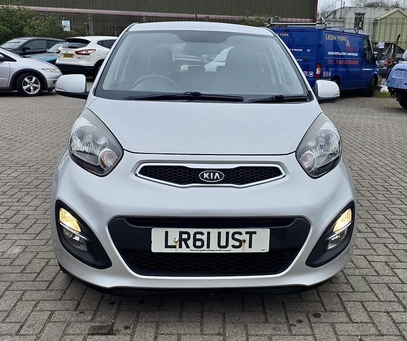 Used Kia Picanto 85 HP (62 kW) 2011 Silver Hatchback
