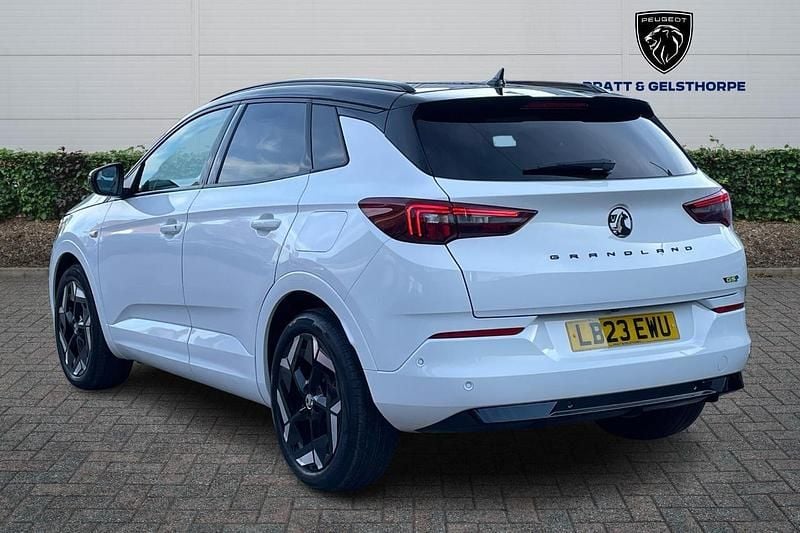 Used Vauxhall Grandland X GSe 296 HP (217 kW) 2023 White SUV
