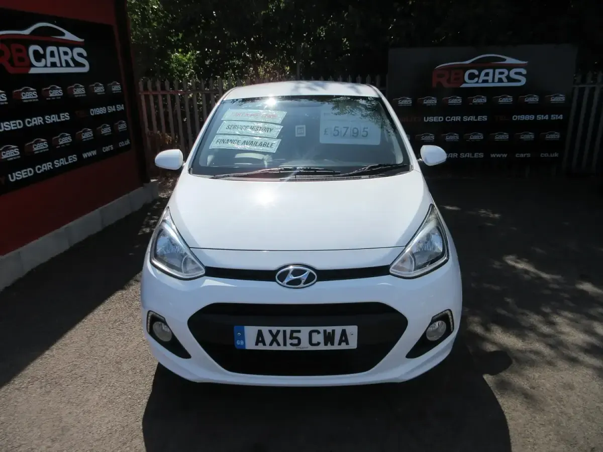Used Hyundai i10 Premium 87 HP (63 kW) 2015 White Hatchback