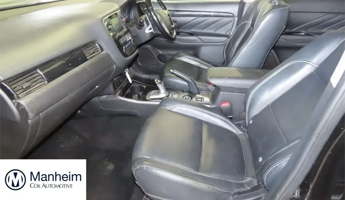 Used Mitsubishi Outlander P-HEV 200 HP (147 kW) 2015 Black SUV
