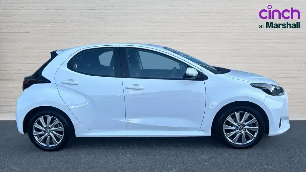 Used Toyota Yaris 116 HP (85 kW) 2022 White Hatchback