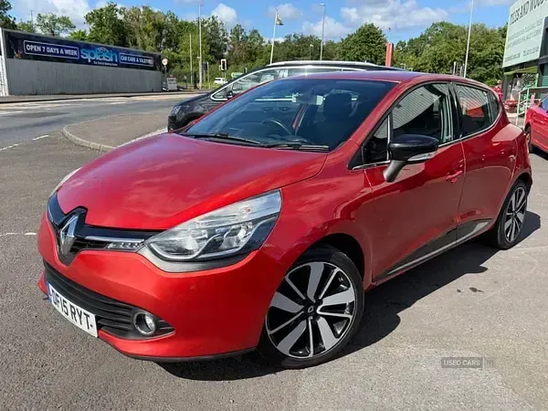 Used Renault Clio Dynamique 90 HP (66 kW) 2015 Red Hatchback
