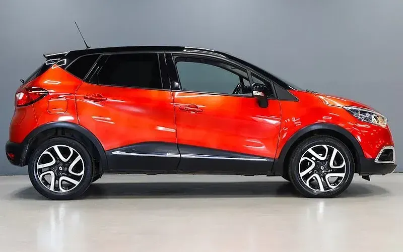 Used Renault Captur Signature 90 HP (66 kW) 2016 Black SUV