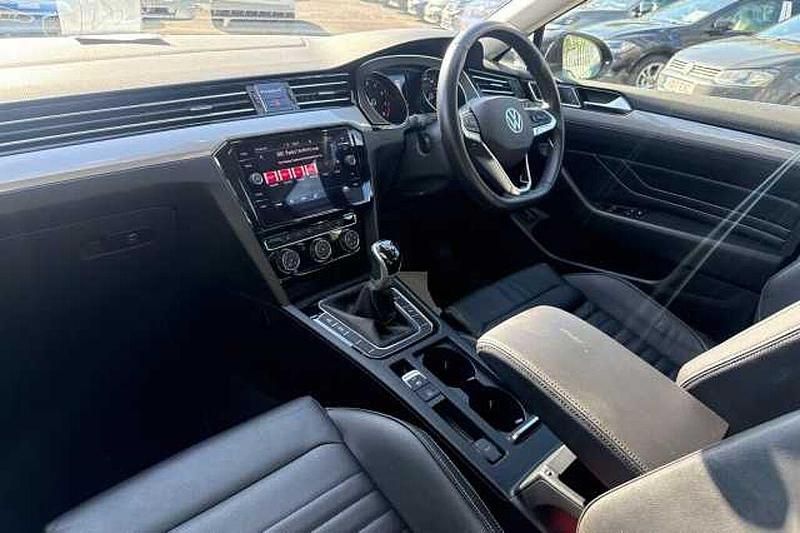 Used VW Passat 150 HP (110 kW) 2023 Estate