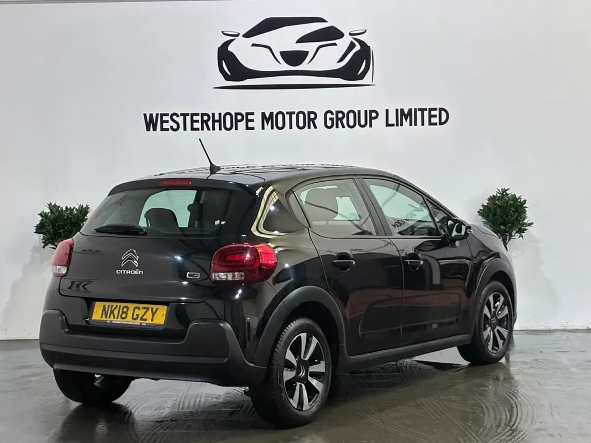 Begagnad Citroën C3 Feel 2023 Svart Halvkombi