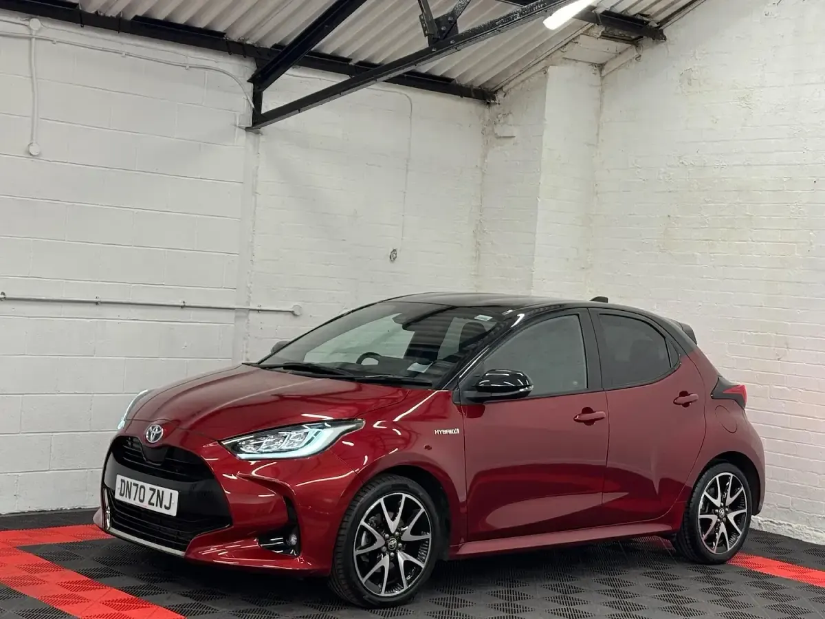 Used Toyota Yaris 91 HP (66 kW) 2020 Red/black Hatchback