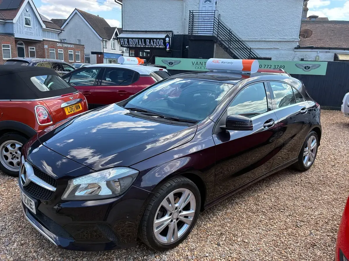 Used Mercedes A180 109 HP (80 kW) 2015 Mauve/purple Hatchback