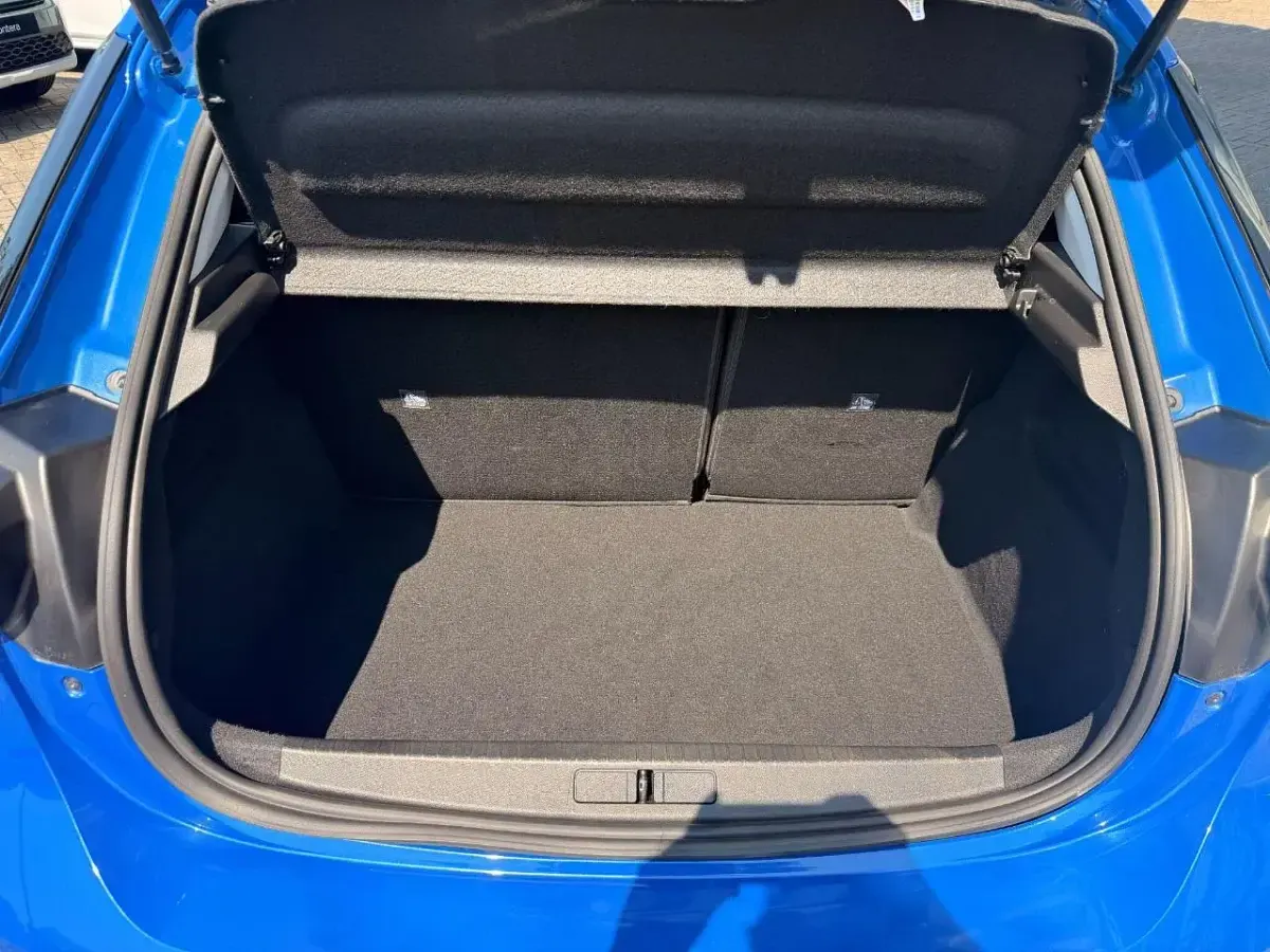 Used Vauxhall Corsa Design Edition 99 HP (72 kW) 2024 Blue Hatchback