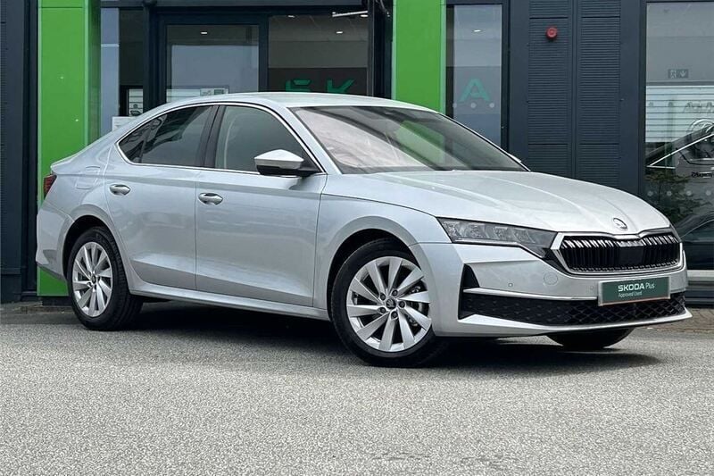 Brilliant silver metallic New 2025 Skoda Octavia SE L Hatchback | £29,800 (Fair price) - Image 1/4