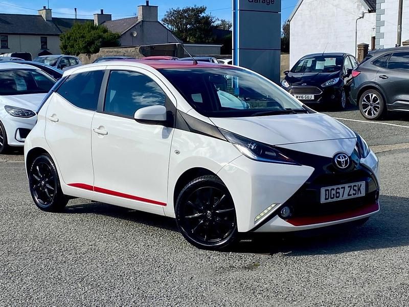 White Used 2017 Toyota Aygo x-press Hatchback | £7,499 (Fair price) - Image 1/4
