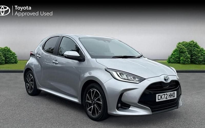 Used 2025 Toyota Yaris Hybrid Design Hatchback | £16,265 (Super price) - Image 1/2