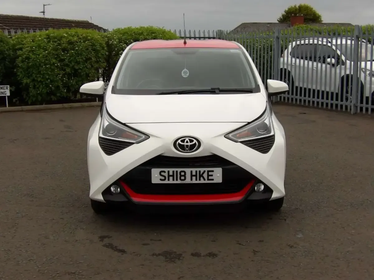 Gebraucht Toyota Aygo x-press 2018 Weiß Kleinwagen