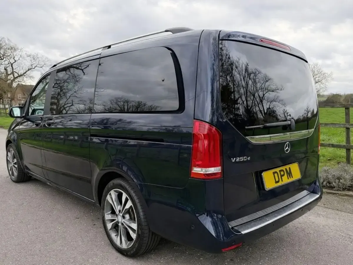 Usado Mercedes V250 2016 Azul Monovolume