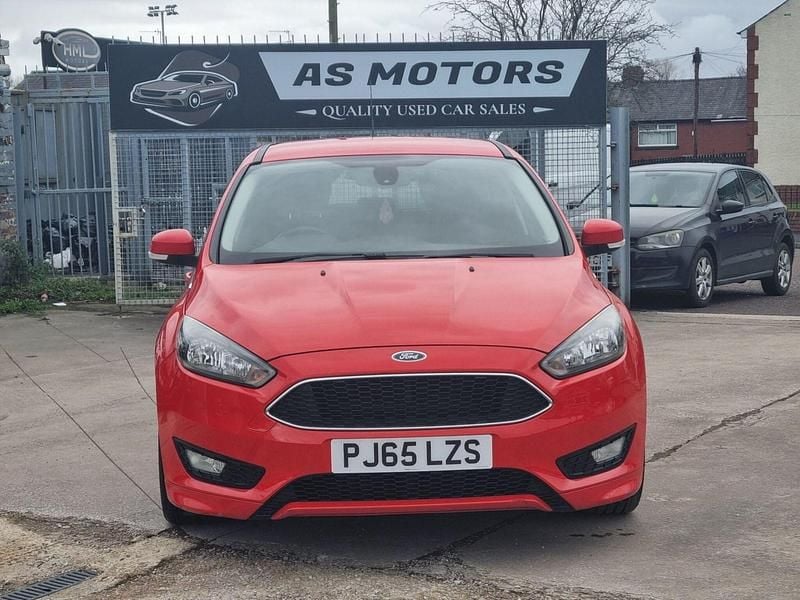 Used Ford Focus Zetec 125 HP (91 kW) 2015 Red Hatchback
