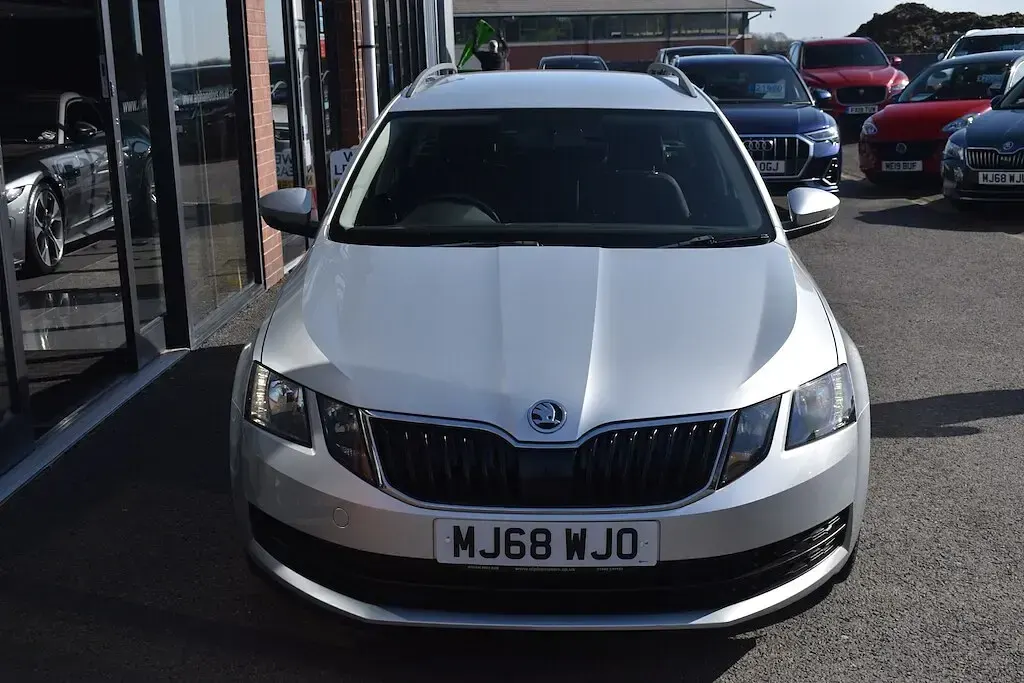Usado Skoda Octavia 115 HP (84 kW) 2018 Prateado Carrinha