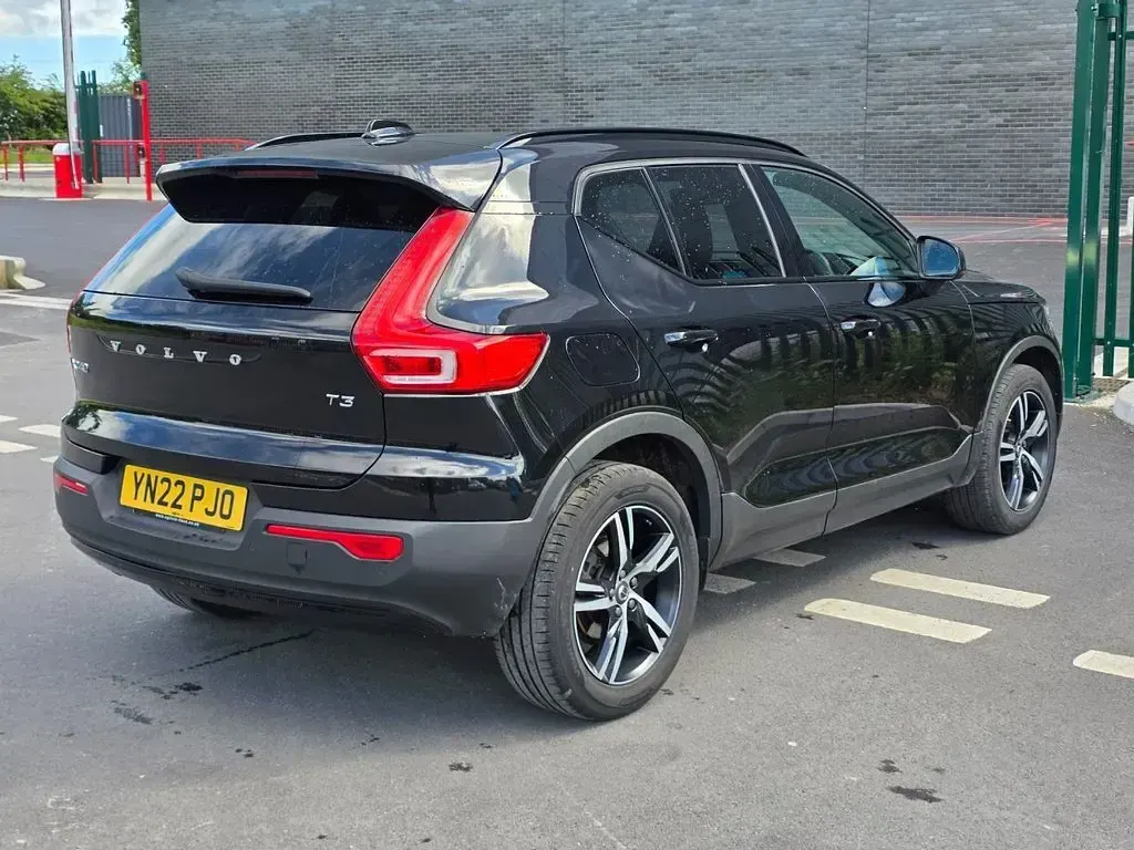 Used Volvo XC40 R-Design 163 HP (119 kW) 2022 Black SUV