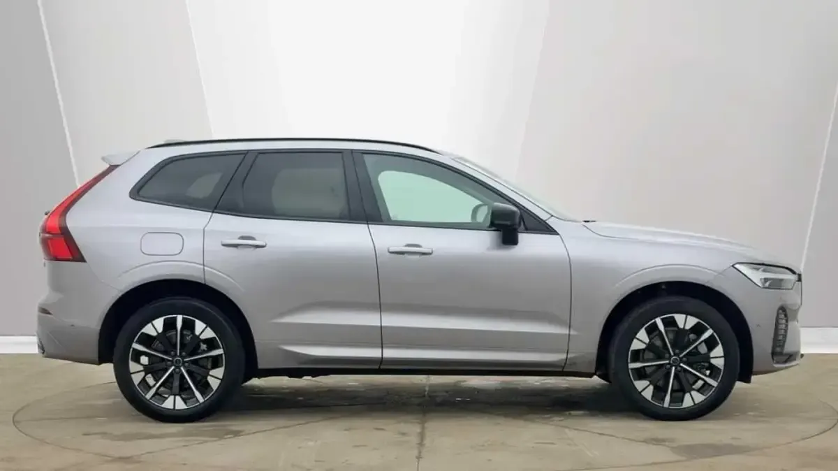 Begagnad Volvo XC60 Ultra 250 HK (183 kW) 2025 Silver SUV