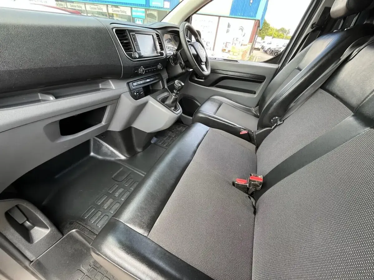 Used Vauxhall Vivaro 120 HP (88 kW) 2020 Grey MPV
