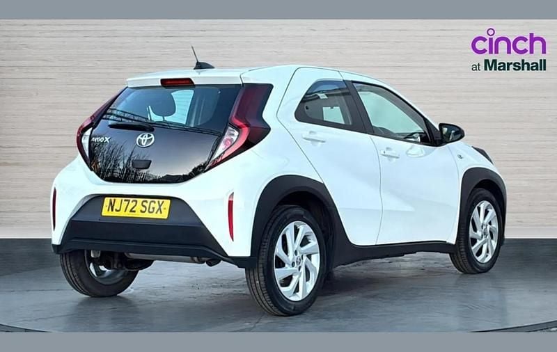 Used Toyota Aygo X PURE 72 HP (52 kW) 2022 White SUV