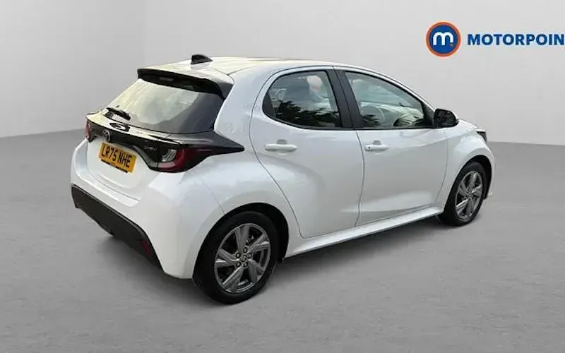 Used Toyota Yaris 116 HP (85 kW) 2025 White Hatchback