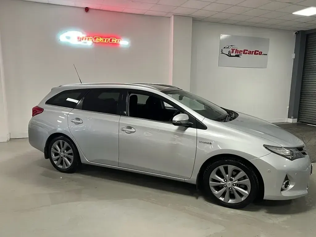 Used Toyota Auris Hybrid 136 HP (100 kW) 2014 Silver Estate