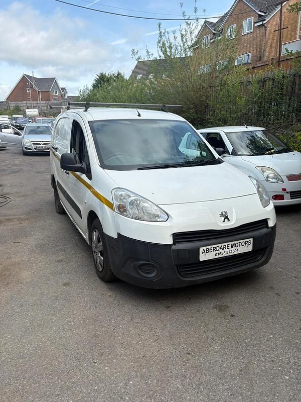 White Used 2014 Peugeot Partner S MPV | £2,995 (Fair price) - Image 1/3