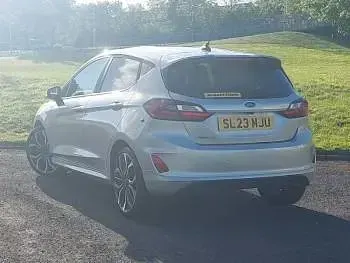 Usado Ford Fiesta ST-Line X 100 HP (73 kW) 2023 Prateado Citadino