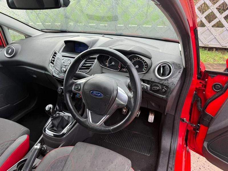 Used Ford Fiesta Zetec 2015 Red Hatchback