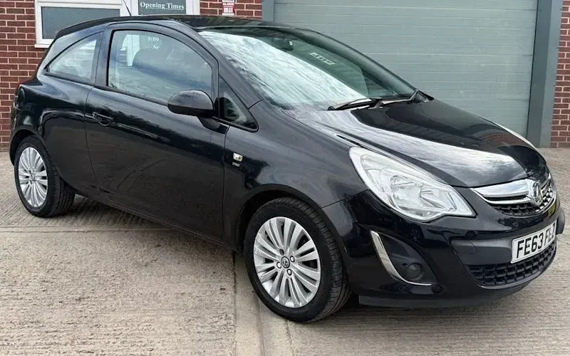Used Vauxhall Corsa 86 HP (63 kW) 2013 Black Hatchback