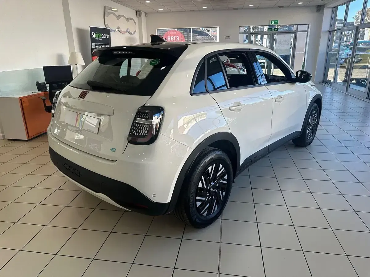 New Fiat 600E Red 113 kW (154 HP) 2025 White Hatchback