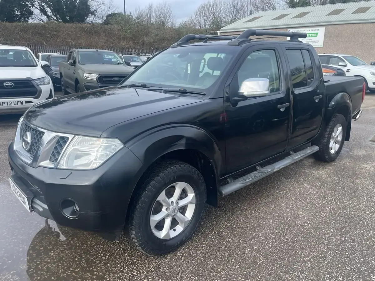 Usado Nissan Navara Tekna 190 HP (139 kW) 2013 Preto Pickup