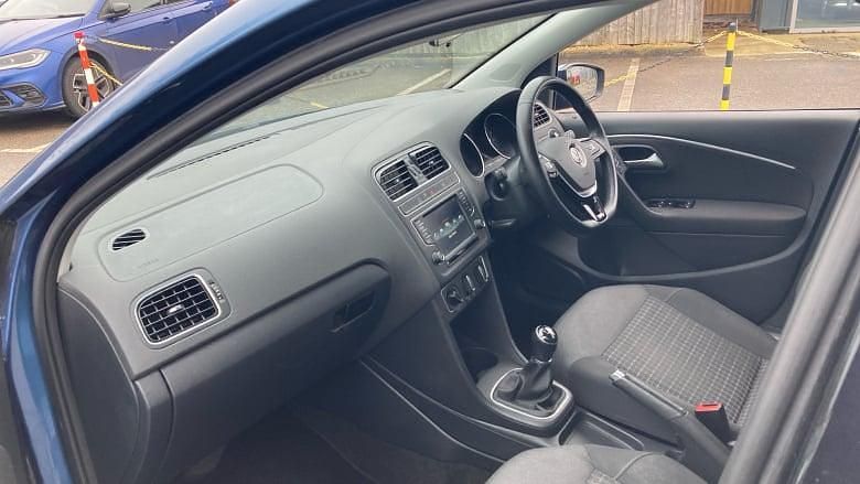 Used VW Polo Match 90 HP (66 kW) 2016 Blue Hatchback