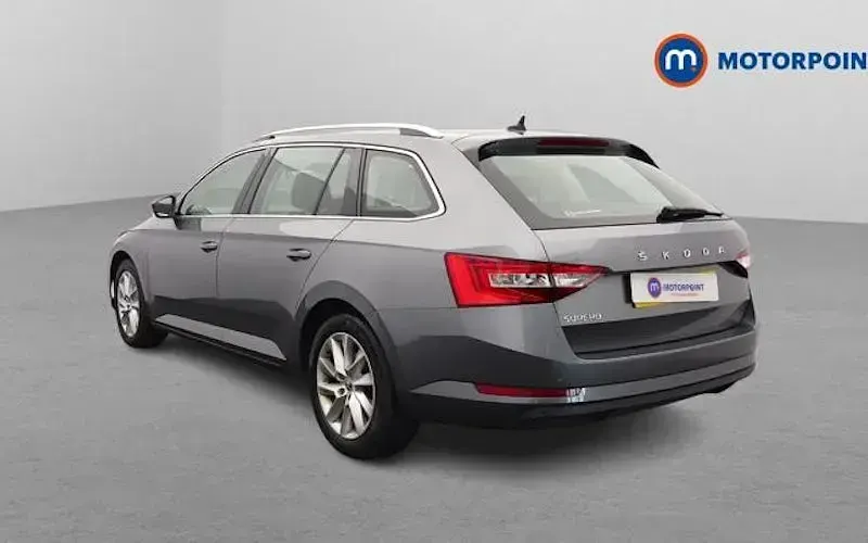 Usado Skoda Superb SE 150 HP (110 kW) 2022 Cinzento Carrinha