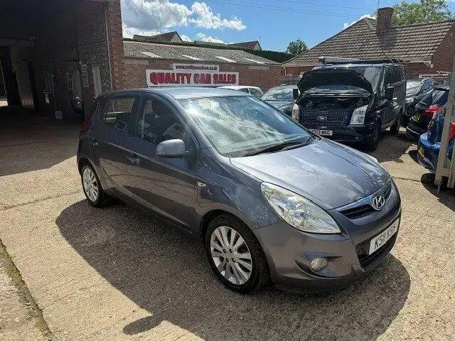 Used Hyundai i20 Style 101 HP (74 kW) 2011 Grey Hatchback