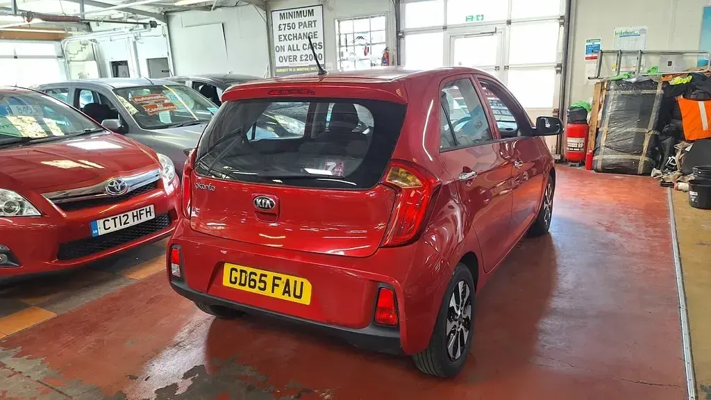 Used Kia Picanto 85 HP (62 kW) 2015 Red Hatchback
