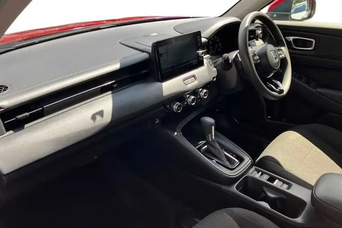 Used Honda HR-V Elegance 131 HP (96 kW) 2024 Red SUV