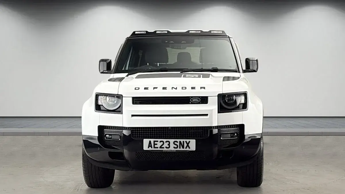Używany Land Rover Defender SE Dynamic 250 KM (183 kW) 2023 Biały SUV