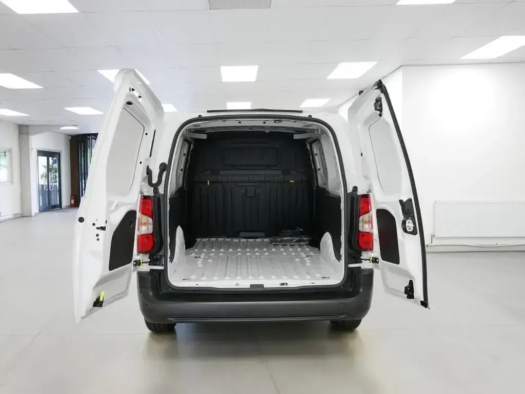 Gebraucht Peugeot E-Partner Premium 100 kW (136 PS) 2024 Weiß Van / Kleinbus